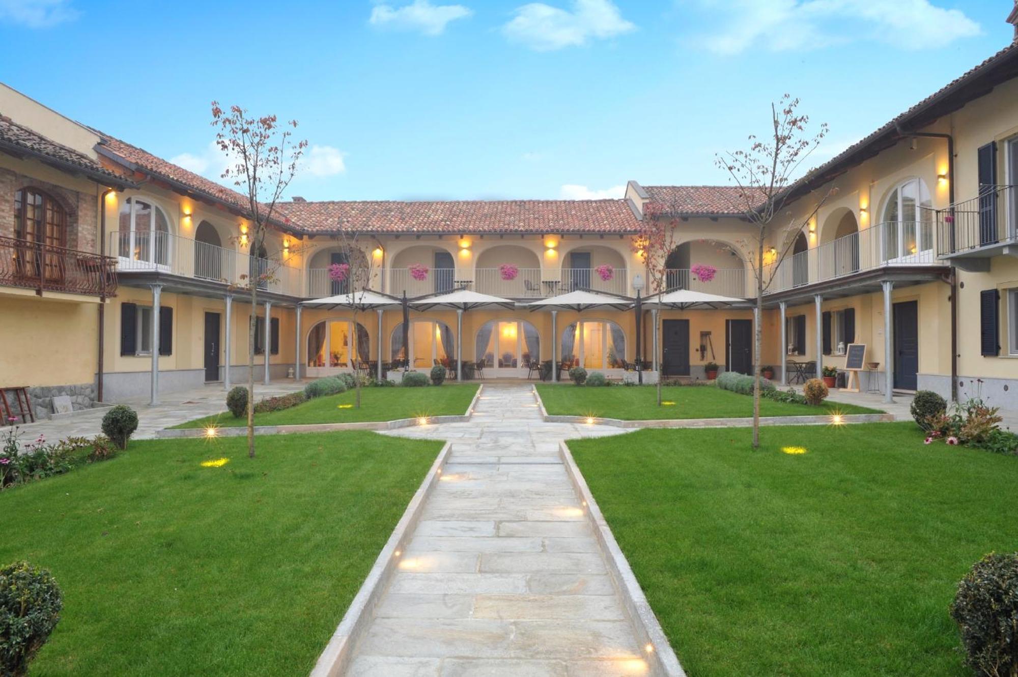 Agriturismo Cascina Varie カスタニート エクステリア 写真