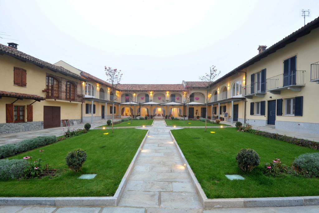 Agriturismo Cascina Varie カスタニート エクステリア 写真