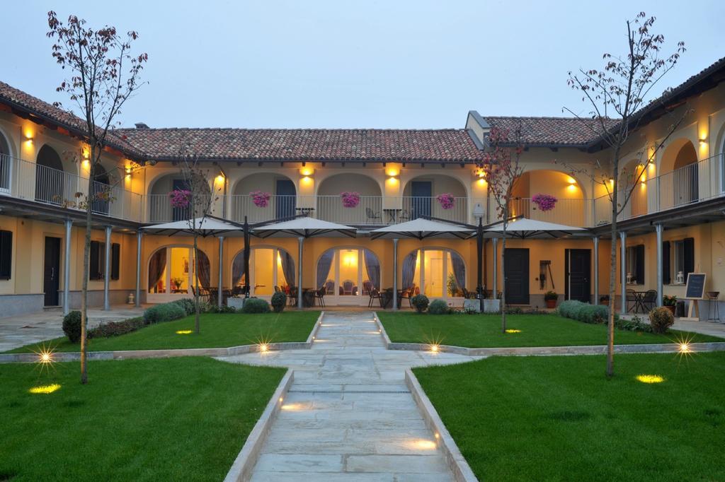 Agriturismo Cascina Varie カスタニート エクステリア 写真