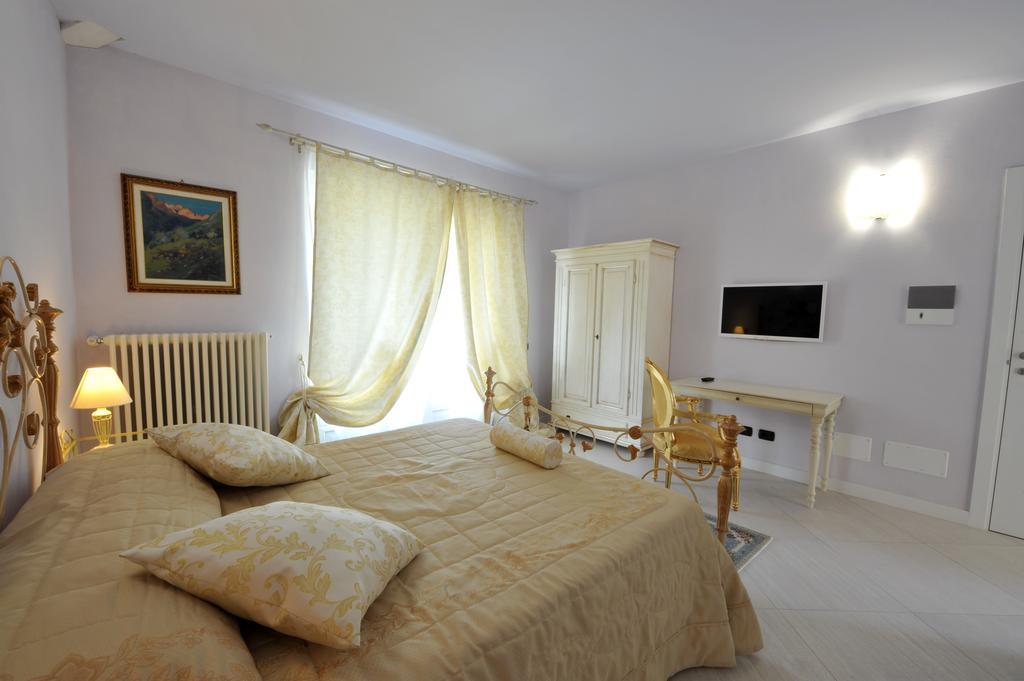 Agriturismo Cascina Varie カスタニート エクステリア 写真