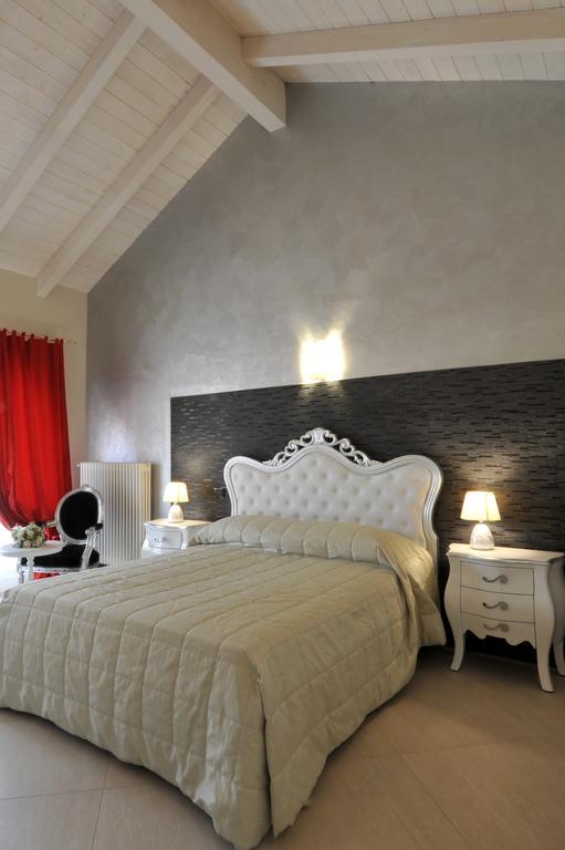 Agriturismo Cascina Varie カスタニート エクステリア 写真