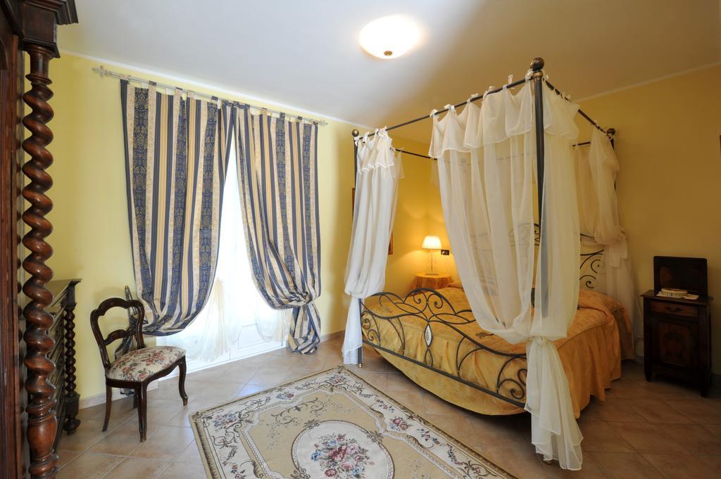 Agriturismo Cascina Varie カスタニート エクステリア 写真