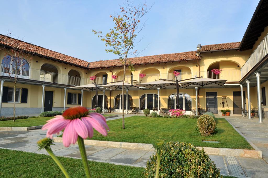 Agriturismo Cascina Varie カスタニート エクステリア 写真