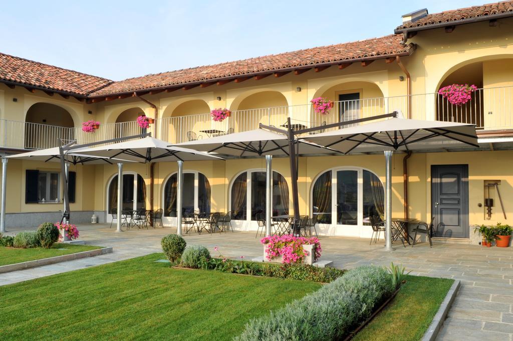 Agriturismo Cascina Varie カスタニート エクステリア 写真