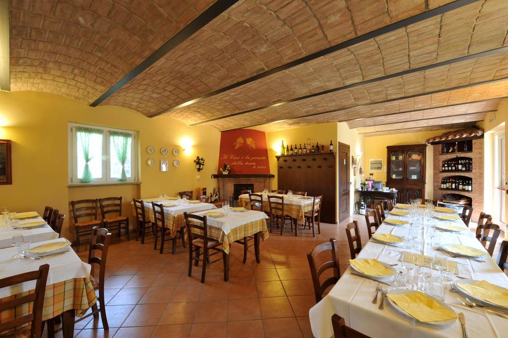 Agriturismo Cascina Varie カスタニート エクステリア 写真