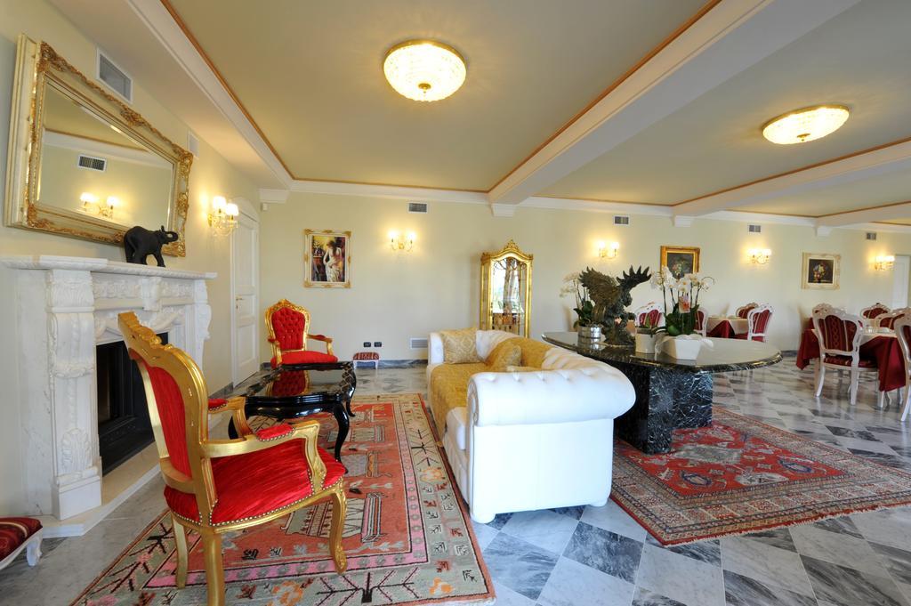 Agriturismo Cascina Varie カスタニート エクステリア 写真
